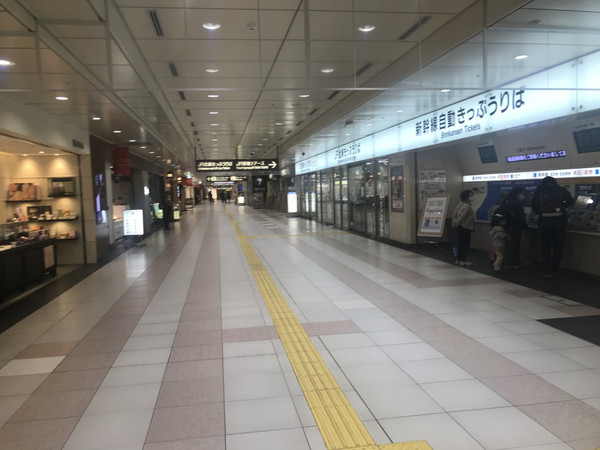 移動自粛要請の結果、無人駅となった京都！