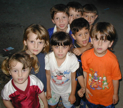 写真 /アルバニア系コソボ人の子供たち