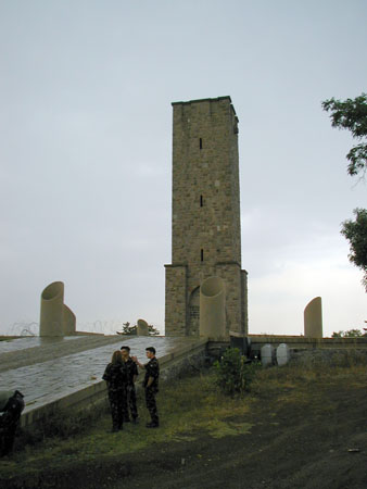 写真 /セルビア王国がオスマントルコに敗れた1389年のコソボ平原戦争記念碑