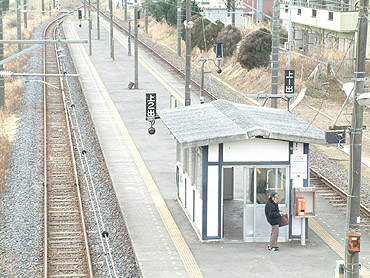 大戸駅構内のようす