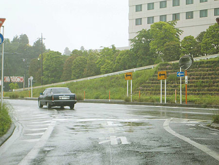 成田の玄関としてはあまりにみすぼらしい？！